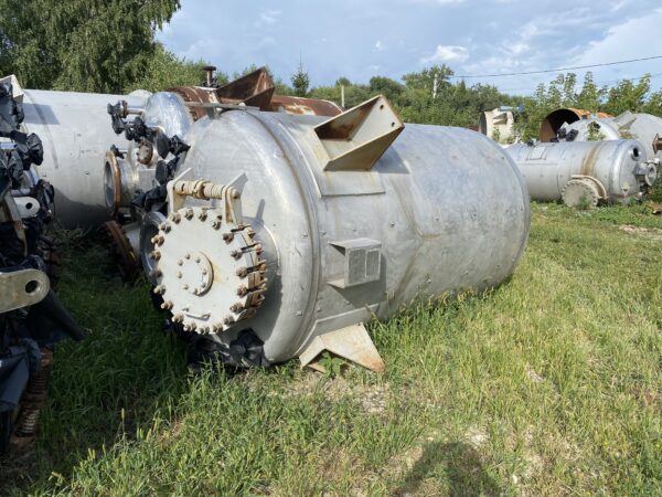 Химический реактор с внутренним змеевиком объём 7,7 м.куб.