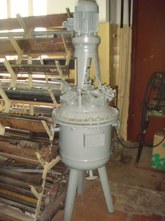 Apparat S Peremeshivajushhim Ustrojstvom Objom 50 Litrov 3