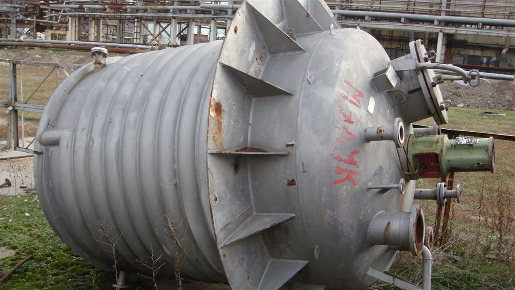 Apparat S Peremeshivajushhim Ustrojstvom Objomom 9 200 Litrov