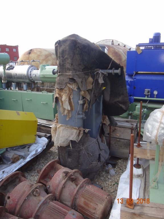 Centrifuga Razdeljajushhaja Separirujushhaja I Osvetljajushhaja Tip Otr 102k 01