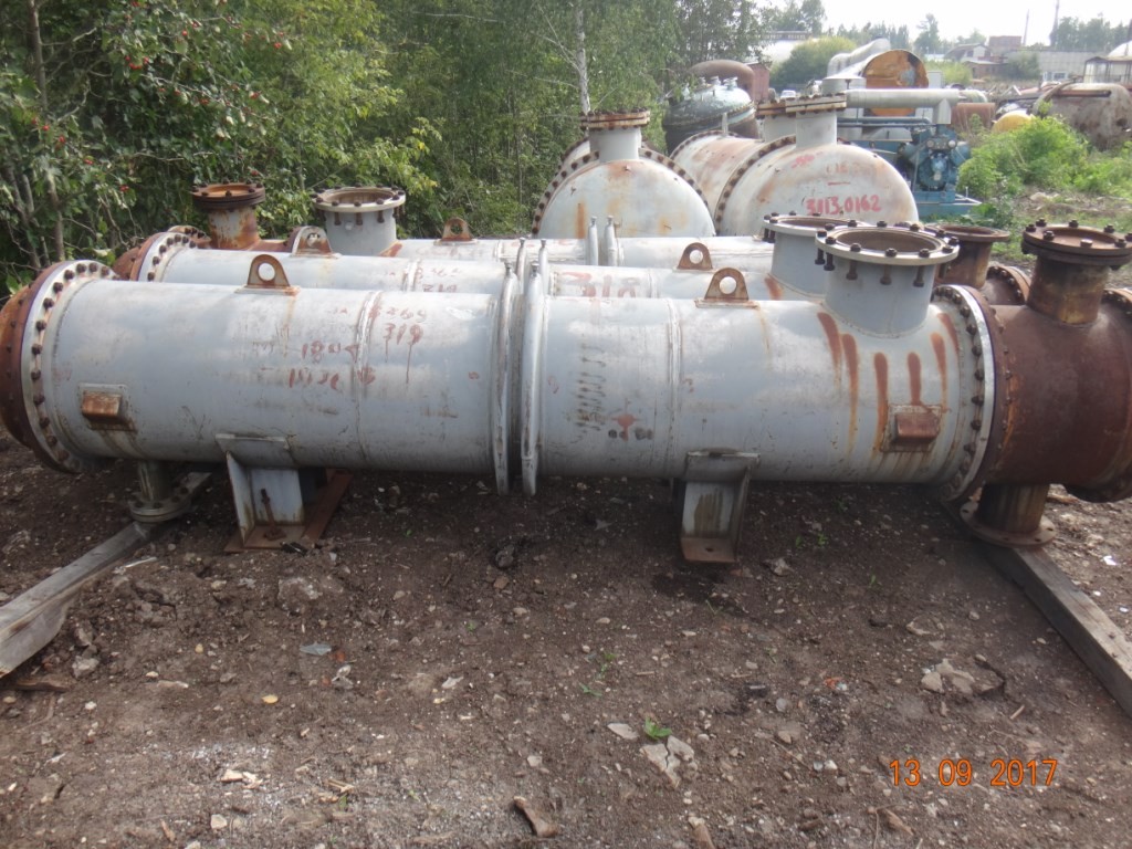 Конденсатор 600 ККГ-0,6-1,0-М10-0/25Г-3-2 F = 56 м.кв.